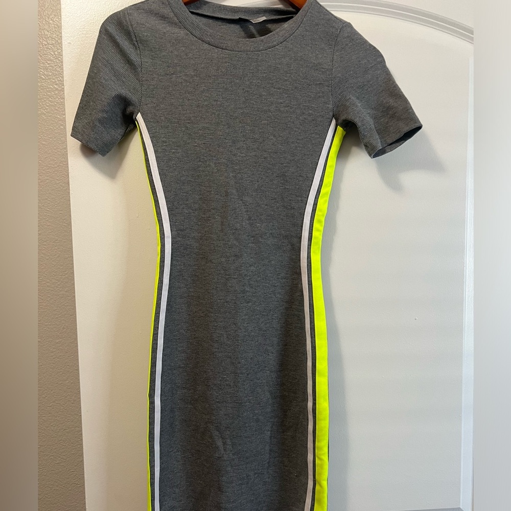 H&M dress body con hugs body right !